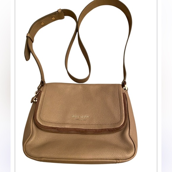kate spade Handbags - Kate Spade Tan Run Around Pebbled Leather Crossbody Bag